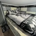 Les Roitelets New York - T2 Avec Mezzanine - Thème New York - Entièrement Neuf - Classé 3 étoiles - Proche Centre-ville&thermes - Confort - Ménage Et Linge De Maison Inclus Apartamento