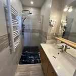Apartamento Les Roitelets New York - T2 Avec Mezzanine - Thème New York - Entièrement Neuf - Classé 3 étoiles - Proche Centre-ville&thermes - Confort - Ménage Et Linge De Maison Inclus