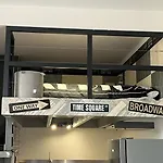 Les Roitelets New York - T2 Avec Mezzanine - Thème New York - Entièrement Neuf - Classé 3 étoiles - Proche Centre-ville&thermes - Confort - Ménage Et Linge De Maison Inclus *