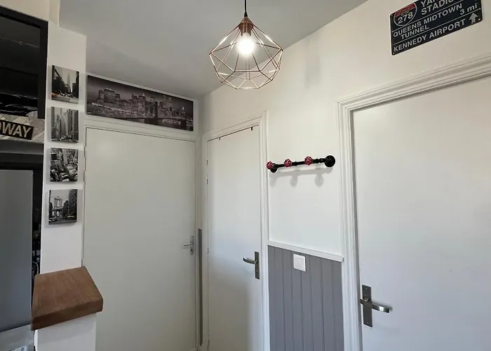 Les Roitelets New York - T2 Avec Mezzanine - Thème New York - Entièrement Neuf - Classé 3 étoiles - Proche Centre-ville&thermes - Confort - Ménage Et Linge De Maison Inclus *