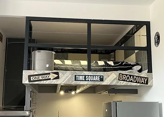 Les Roitelets New York - T2 Avec Mezzanine - Thème New York - Entièrement Neuf - Classé 3 étoiles - Proche Centre-ville&thermes - Confort - Ménage Et Linge De Maison Inclus *